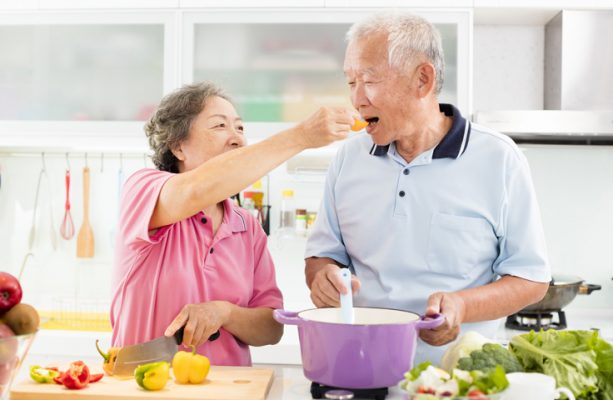 Chế độ dinh dưỡng cho người lớn tuổi